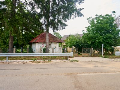 Teren 2240 mp intravilan + casa batraneasca Hintesti-Basangesti