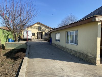 Ciocârlia de sus, jud. Constanța.Casă ideală pentru două familii. 