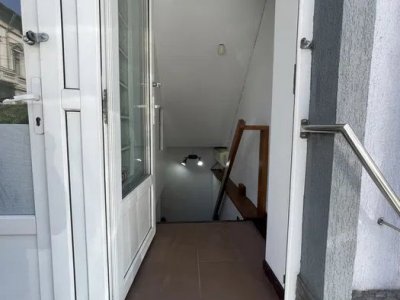Spatiu de inchiriat la demisol, pretabil pentru birouri.