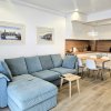 Priveliște spre mare, confort desăvârșit – apartament în Mamaia Nord thumb 7