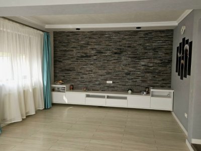 Casă tip Duplex ideală pentru două familii – confort, intimitate și funcționalit