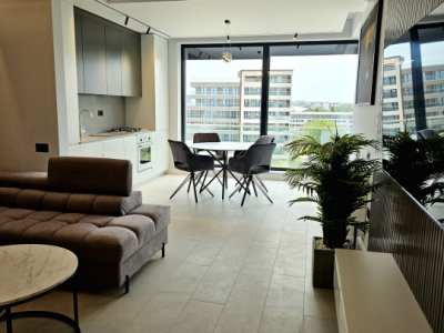 Apartament de închiriat – 2 camere, 85 mp, vedere la mare