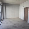 Apartament modern cu balcon generos și acces la piscină thumb 3