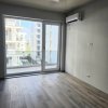 Apartament modern cu balcon generos și acces la piscină thumb 7