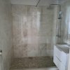 Apartament modern cu balcon generos și acces la piscină thumb 8