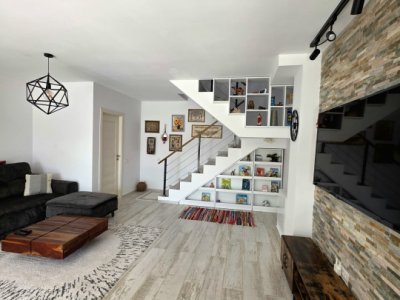 Apartament exclusivist în vilă | Vedere frontală la lac, curte proprie și ponton