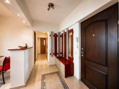 Apartament Nicolae Titulescu vedere panoramica spate  langa metrou si  magazine