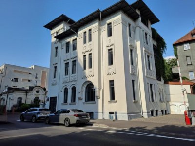 Etaj privat de 200 mp într-o vilă premium de business | Polonă | Recepție | Lift