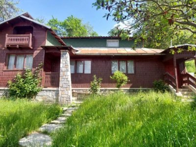 Casa gospodarului, bine întreținută, cu teren generos – Comarnic