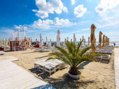 Apartament 3 camere vedere frontala la mare, loc de parcare privat