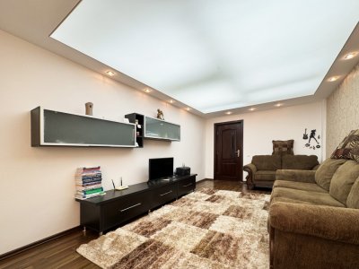 Apartament 2 camere în zona Dacia, termen lung, decomandat