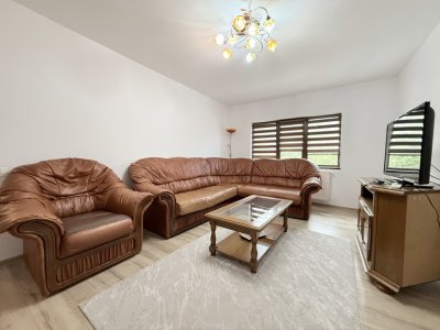 Apartament cu 3 camere de inchiriat in zona Faleza Nord