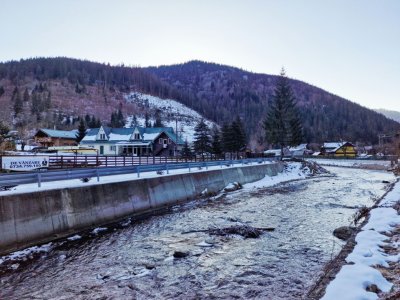 Oportunitate! Pensiune de vânzare în Bucovina, foisor, garaj, râu, iaz, vedere.