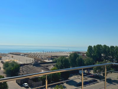 Apartament cu 2 camere in zona Summerland, vedere frontală la mare