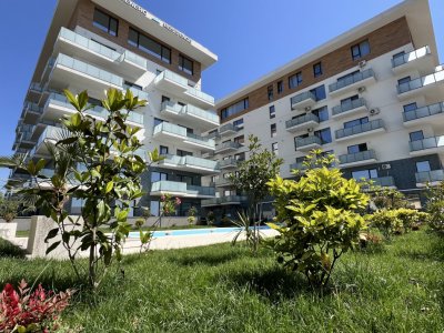 Apartament decomandat cu bucatarie inchisa, luminos, la 2 pasi de plaja