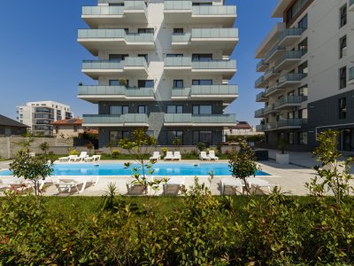 Apartament elegant si luminos cu terasa, la 2 pasi de plaja