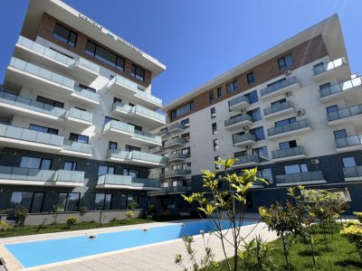 Apartament decomandat cu bucatarie inchisa, luminos, la 2 pasi de plaja