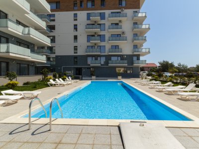 Apartament decomandat cu bucatarie inchisa, luminos, la 2 pasi de plaja