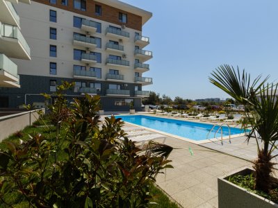 Apartament decomandat cu bucatarie inchisa, luminos cu terasa Imensa