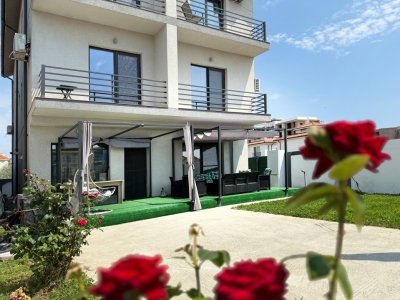 Mamaia-Sat, Vila modernă, mobilata si utilata complet, 15 camere 