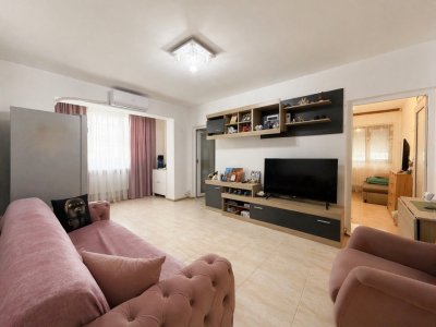 Constanta - Școala 8 - Apartament  cu 3 camere, mobilat complet