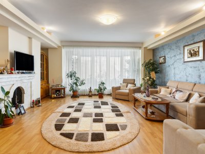 Vila de vânzare Faleza Nord de 557 mpt compusă din 3 apartamente lângă ZoomBeach