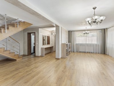 Vila spațioasă 5 camere, 5 băi, Garaj 2 mașini, Zona Primo – poziție excelentă