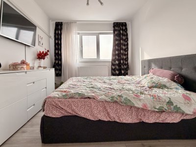 Apartament spațios cu 3 camere decomandat in zona Abator | Super Preț 