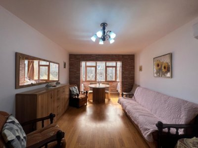 Apartament 3 camere - ideal pentru studente/colege, zona linistita si sigura