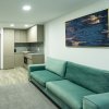 Apartament la câțiva pași de plajă, cu vedere la mare thumb 4