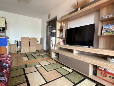 Apartament 2 camere decomandate transformat in 3 de vânzare in km 4-5 