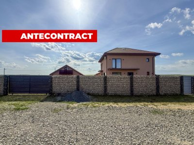 Casa moderna P+1  cu vedere la lac , Corbu 
