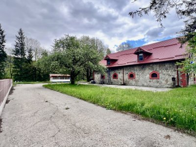 Teren+Cladire - Fostul Padoc al Casei Regale a Romaniei din Busteni