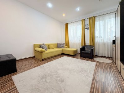 Apartament 3 camere, cu curte, zona Palas/Bratianu