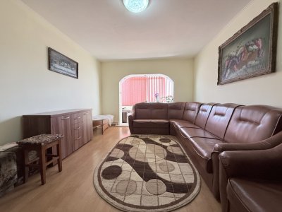 Apartament cu 3 camere de închiriat – Zona Anda