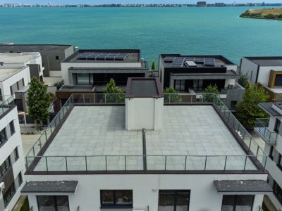 Apartament 3 camere la etajul 2 | Terasa privata 70m | Vedere frontală spre Lac 