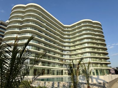 Apartament cu 3 camere direct in prima linie la mare White Sea
