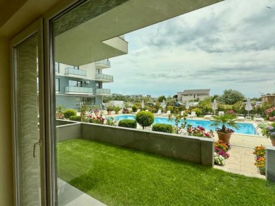 Apartament direct la PISCINĂ, curte proprie, finalizat, Parcare bonus