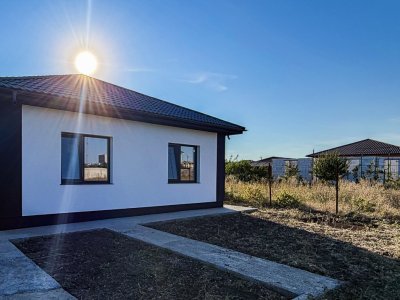 Casă nouă cu 4 camere, teren 491 mp – La Alb - Cumpăna - cartier nou 