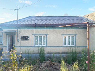 Casa de vânzare in OVIDIU - teren 450 mp - gaze in casa - de renovat 