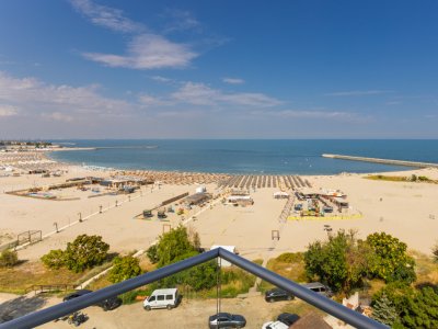 Penthouse pe 2 niveluri | vedere frontală la mare 180° | Faleza Nord – Constanța