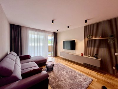 Studio modern in Urban Plaza