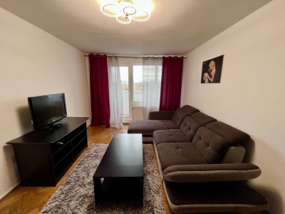 Apartament cu 3 camere în Craiter 