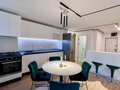 Apartament modern cu 3 camere in zona centrală 