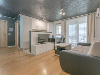 Apartament tip studio, in Coresi la pietonala