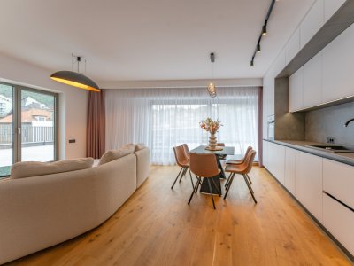Apartament 4 camere cu terasă 104 mp și priveliște spre Tâmpa