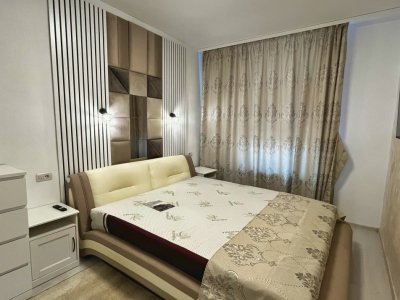 Apartament cu 3 camere în zona Centrală/ Strada Lungă