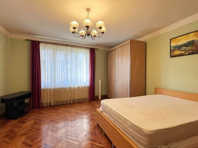 Apartament cu 3 camere in Zona Centrală