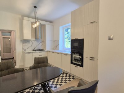 Apartament cu 2 camere partial mobilat in zona centrala