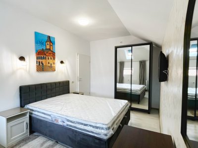 Apartament cu 3 camere în zona Centrală/ Strada Lungă